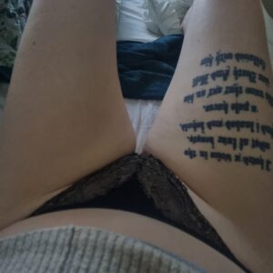 Sexiga svartguldiga string