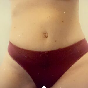 Min använda cerisrosa trosa med läcker genomskinlig spets baktill hade jag på mig på kontoret i går. Nice;)