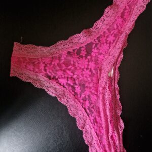 Stringtrosa som jag onanerar i innan den skickas