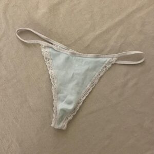 Sexiga använda blåa string trosor  vill du ha dem