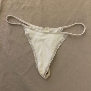 Sexiga använda vita string trosor med spets  vill du ha dem