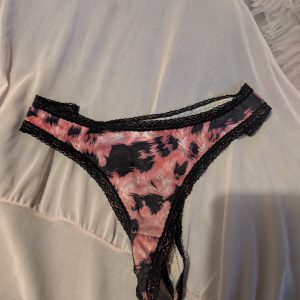 Rosa string