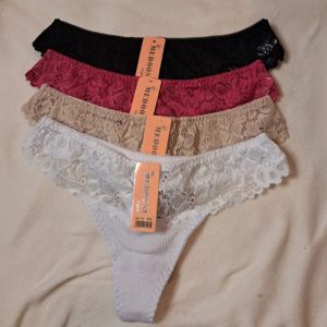 Använda stringtrosor av en kåt tjej