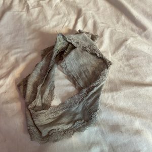 Gråa trosor med spets