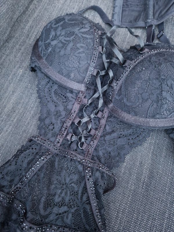 Svart sexig body.