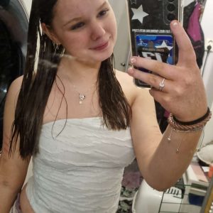 Suger dildo och spottar