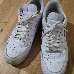 Nikes AF1 välanvända