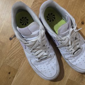 Nikes AF1 välanvända