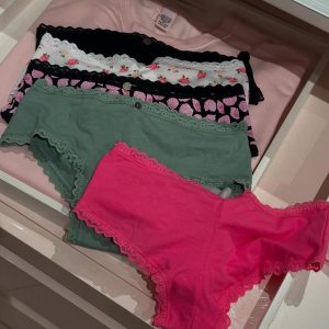 Använda trosor skickas idag