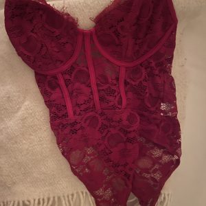 Sexig röd spets body
