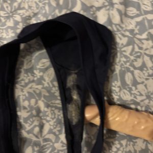 Köp mina kladdiga väldoftande trosor