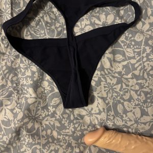 Köp mina kladdiga väldoftande trosor