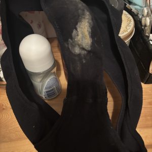 Använda fittdoftande kladdiga trosor