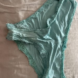 Blå trosor med spets