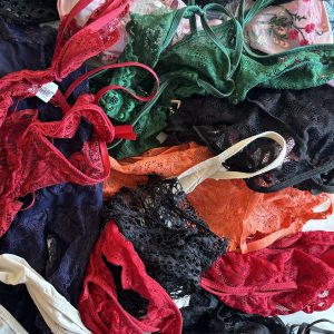 Kåt flicka med våt fitta använder bodysuits efter din önskan. Finns fler bilder i annonsen och mer info på min profil.