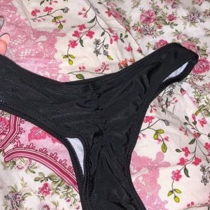 Hej säljer trosor strumpor