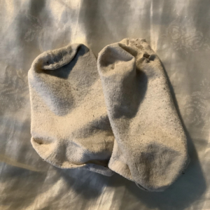 Vita strumpor med hål