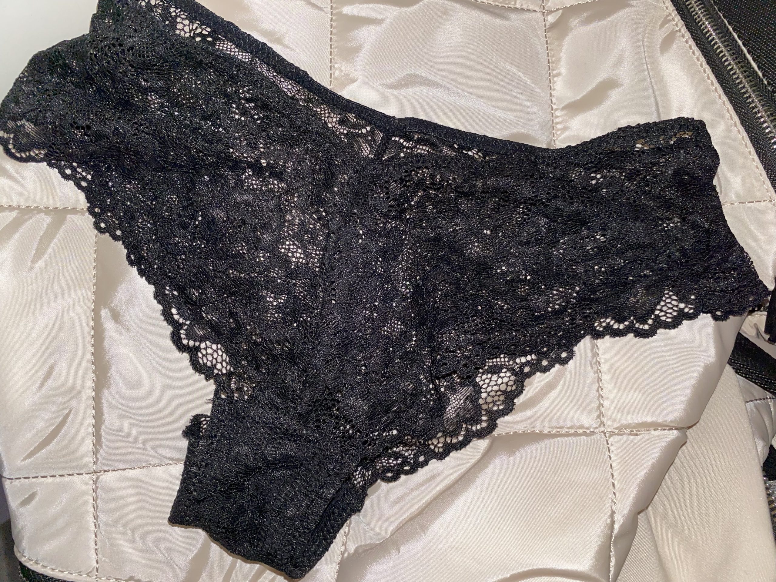 250:- paret eller 3 för 600:-