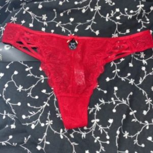 Säljer flera olika trosor. Klicka här för att se dom