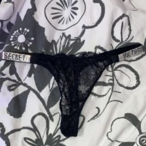 Säljer flera olika trosor. Klicka här för att se dom