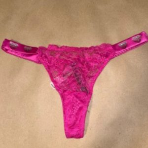 Säljer flera olika trosor. Klicka här för att se dom